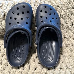 Crocs Classic Clog Navy 7 (NWOT)